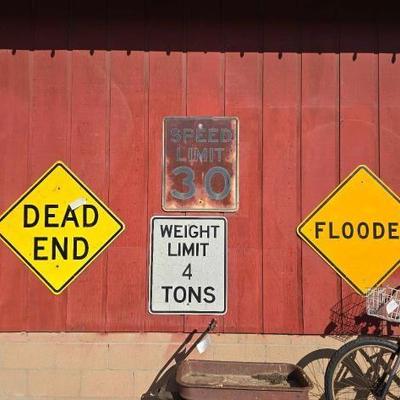 #2524 â€¢ (4) Traffic Signs
