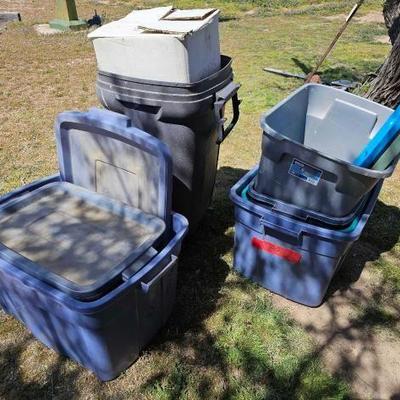 #1904 â€¢ 6 Totes and 1 Trash Can
