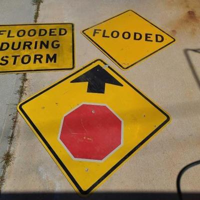 #2530 â€¢ (3) Traffic Signs
