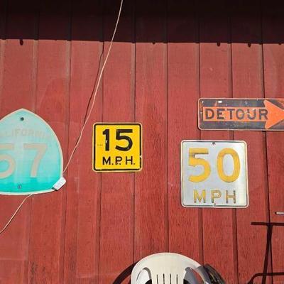 #2522 â€¢ (4) Traffic Sign
