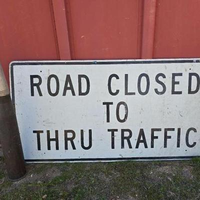 #4532 â€¢ Road Sign and Tank Round
