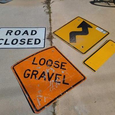 #2532 â€¢ (3) Traffic Signs
