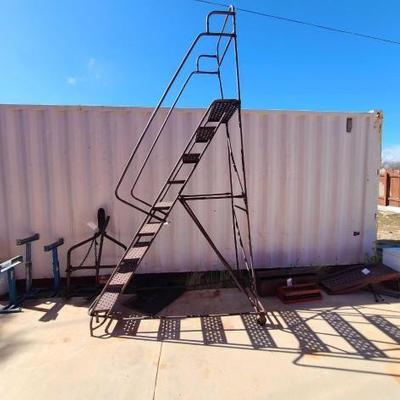 #2588 â€¢ Louisville Ladder Rolling Metal Stairs
