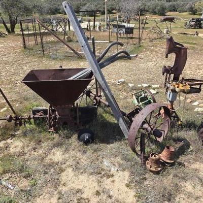 #1318 â€¢ Lawn Art
