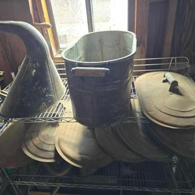#2058 â€¢ Gramma Phone Horn 7 Metal Lids and Tub
