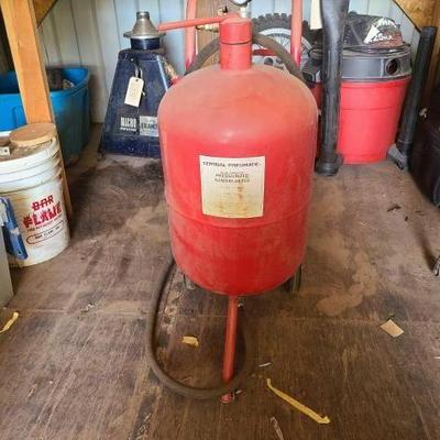 #2840 â€¢ Central Pneumatic 40 Lb Pressurized Sand Blaster
