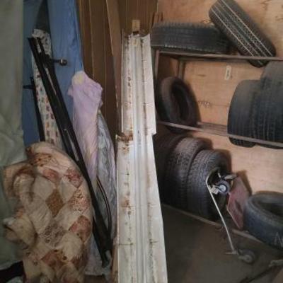 #4048 â€¢ Plywood Siding and 8' Light Fixture

