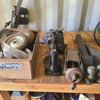 #2804 â€¢ Castors, Jacks, Tow Hitches
