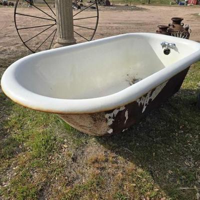 #1382 â€¢ Metal Bathtub
