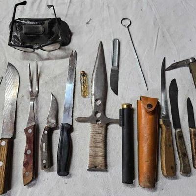 #2336 â€¢ 12 Knives, Glasses, Alaska Gold Flakes, and Hand Level
