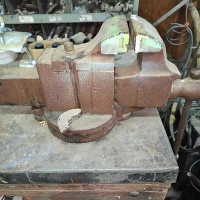 #2034 â€¢ Table Vice
