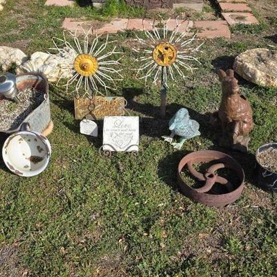 #1390 â€¢ Lawn Art
