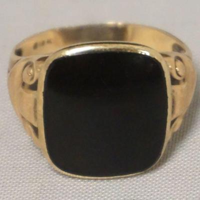 1272	ONYX STONE RING, MARKED 18KM SIZE 8, 1.98 DWT INCLUDING STONE
