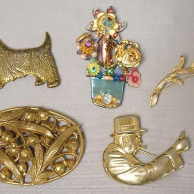 1227	ASSORTED PINS INCLUDING LIZTECH AND MAN WITH CIGAR SIGNED
