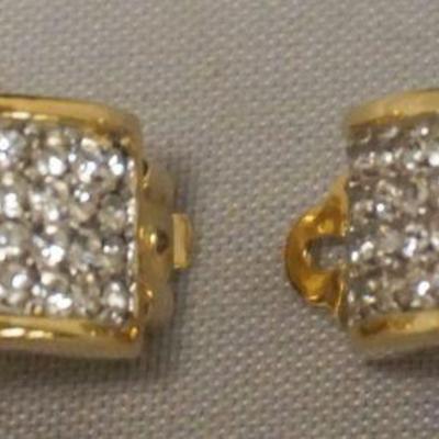1213	GIVENCHY DIAMOND STONE EARINGS
