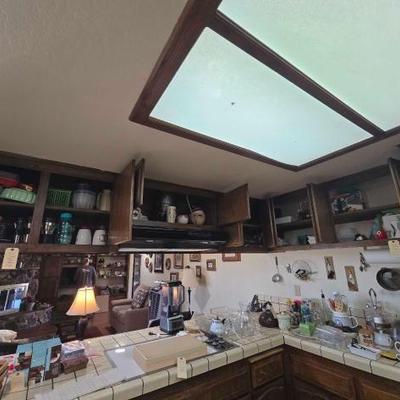 #1114 â€¢ Coffee Cups, Bowls, Bain Marie, Platters, Tupperware
