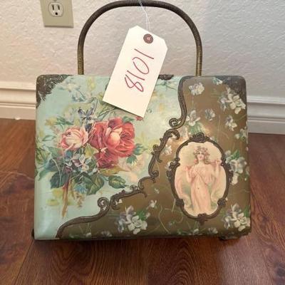 #1018 â€¢ Antique Photo Album Display
