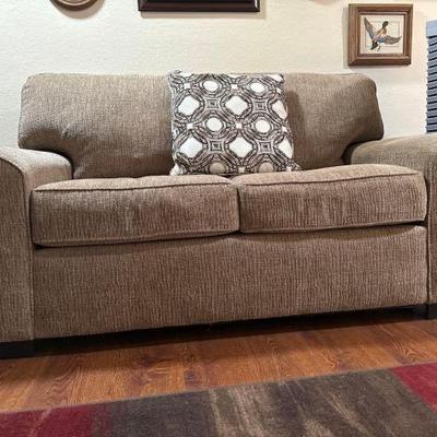 #1204 â€¢ Love Seat
