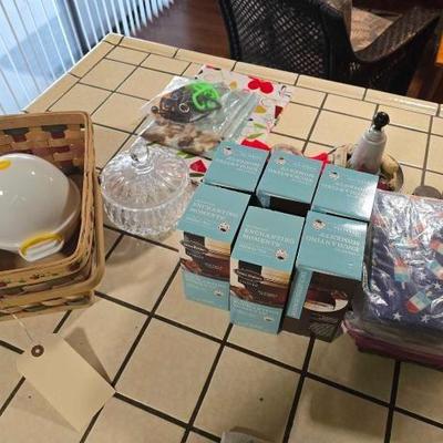 #1116 â€¢ Coffee, Egg-Pod, Candy Jar, Napkins

