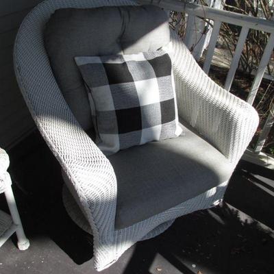 Wicker swivel rockers