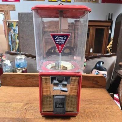 #2128 â€¢ Vintage Gumball Machine
