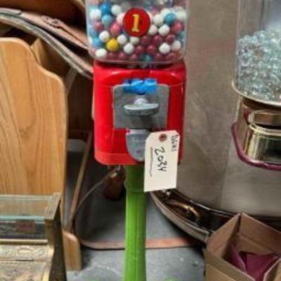 #2034 â€¢ Vintage Gumball Machine
