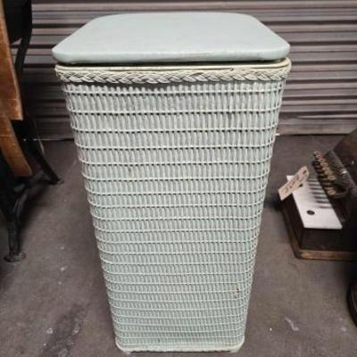 #2062 â€¢ Vintage Laundry Hamper
