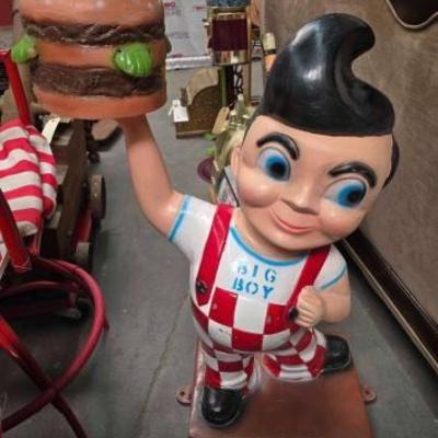 #2042 â€¢ Bob Big Boy Statue
