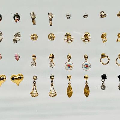(16) Pairs of Costume Jewelry Earrings
