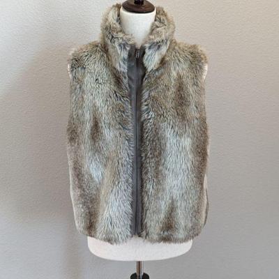 Elle Women's Size Medium Faux Fur Vest