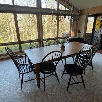 Beautiful Ethan Allen Farmhouse Style Table with 8 Gilbert Windsor Chairs.