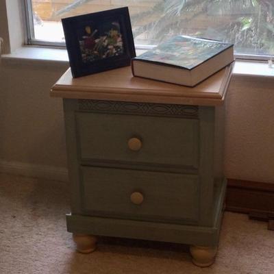  Ed side table