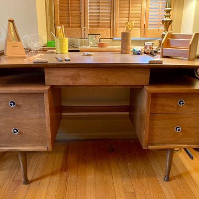 Hooker "Mainline" mid-century desk & chair