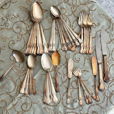 LARGE GROUP OLD COMPANY PLATE FLATWARE | Old company Silverplate flatware.

