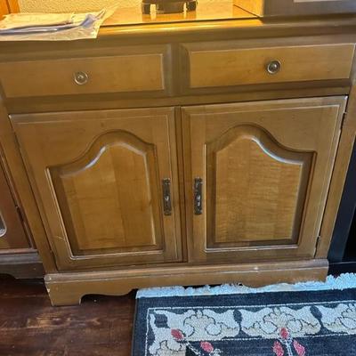 Sideboard hutch