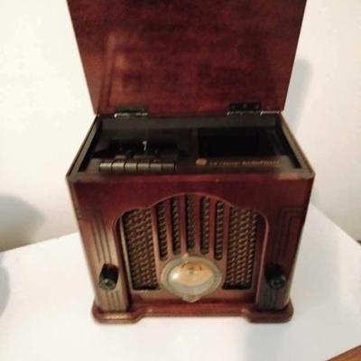 AM-FM radio cassette pkayer