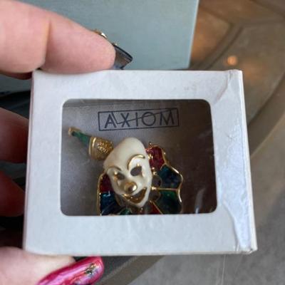 Clown pin 