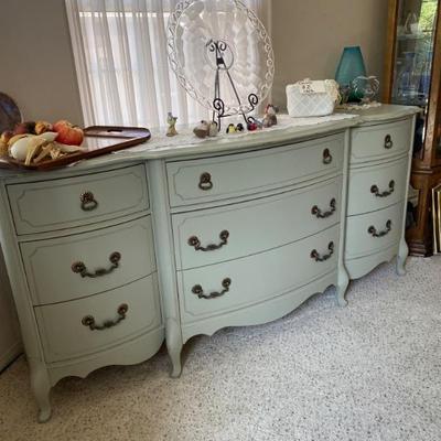 Dresser 