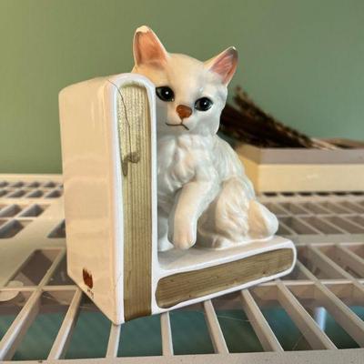 kitten figurine