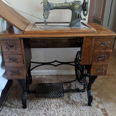 "White" Rotary Oak Sewing Machine 1920s