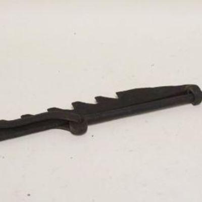 1253	PRIMITIVE WROUGHT IRON FIREPLACE COOKING TRAMMEL

