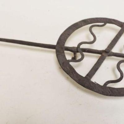 1251	PRIMITIVE WROUGHT IRON ROTATING TRIVIT, APPROXIMATELY 19 IN X 10 IN X 2 IN
