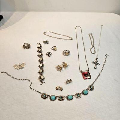 https://www.auctionninja.com/stress-free-estate-services-llc/sales/details/gold-jewelry-coins-antiques-toys-art-collectibles-fishing-lure...