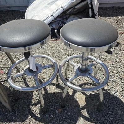#80106 • Adjustable Stools
