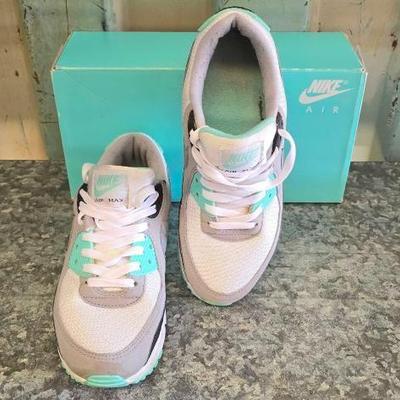 #3098 • Women's Nike Air Max 90 Shoes
