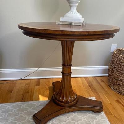 Ethan Allen Townhouse Round Pedestal Table 