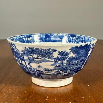 BLUE & WHITE CHINESE BOWL | Chinese or Chinoiserie transferware bowl. - l. 6-1/4 x h. 3-1/4 in

