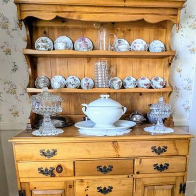 Knotty pine hutch