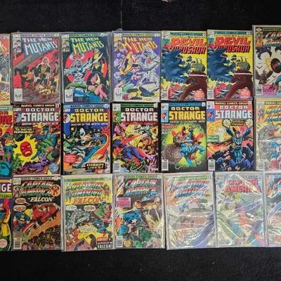 #10448 • (28) Marvel Comics
