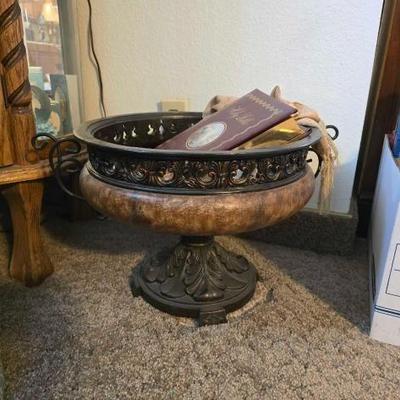 #60602 • Decorative Bowl and Thomas Kinkade Holy Bible
